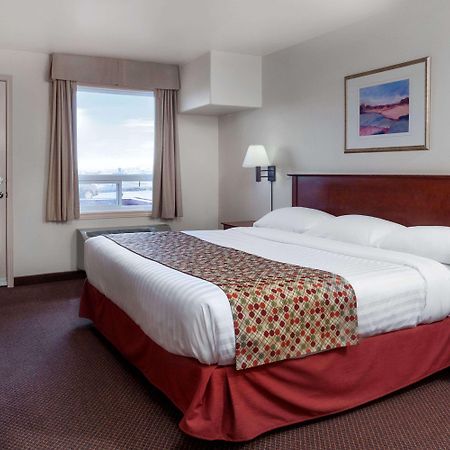Super 8 By Wyndham Caraquet Exterior foto