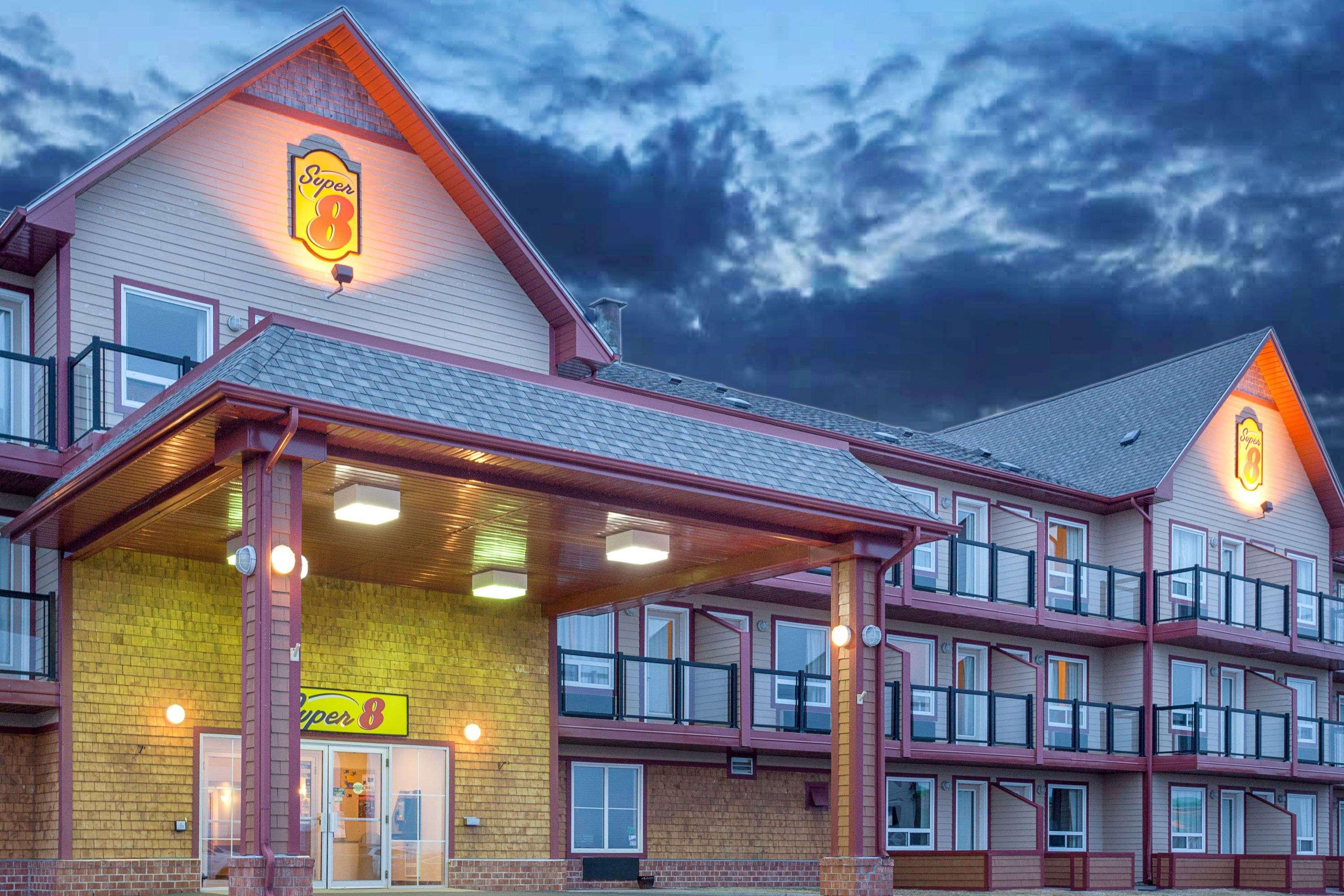 Super 8 By Wyndham Caraquet Exterior foto