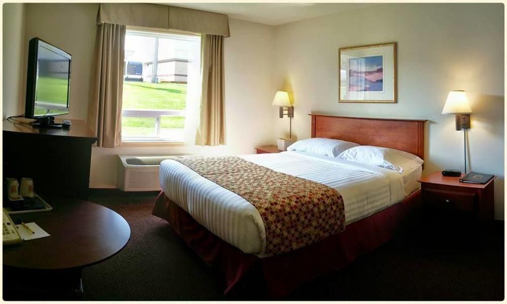 Super 8 By Wyndham Caraquet Exterior foto