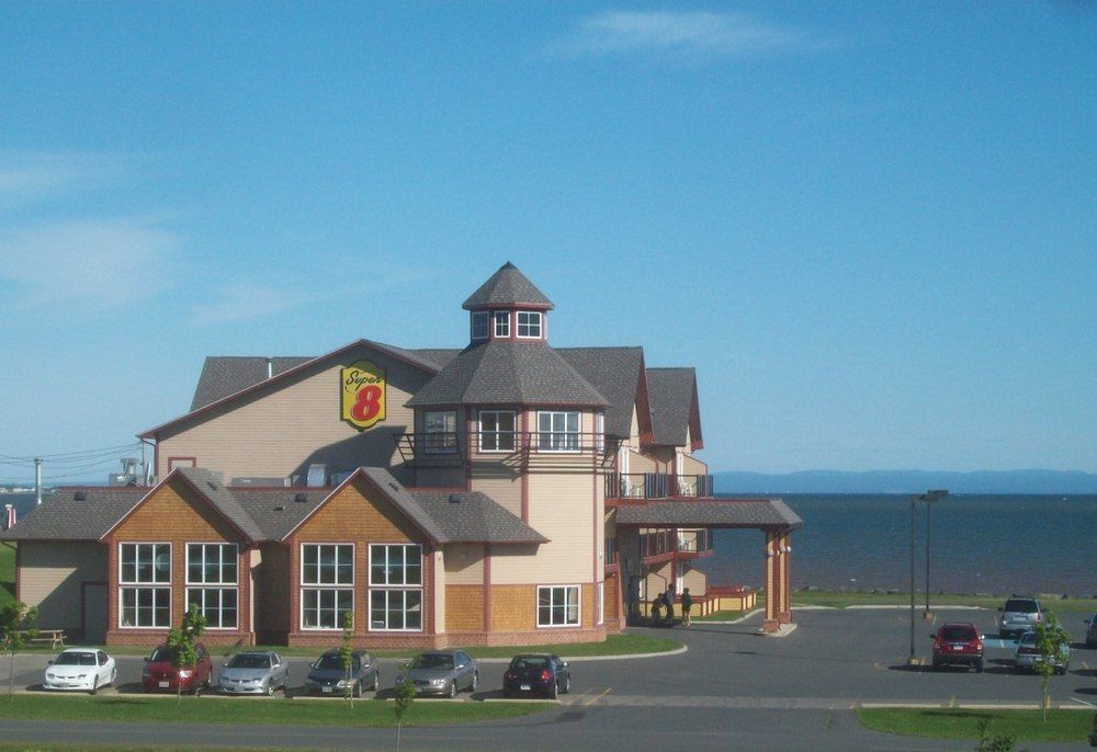 Super 8 By Wyndham Caraquet Exterior foto