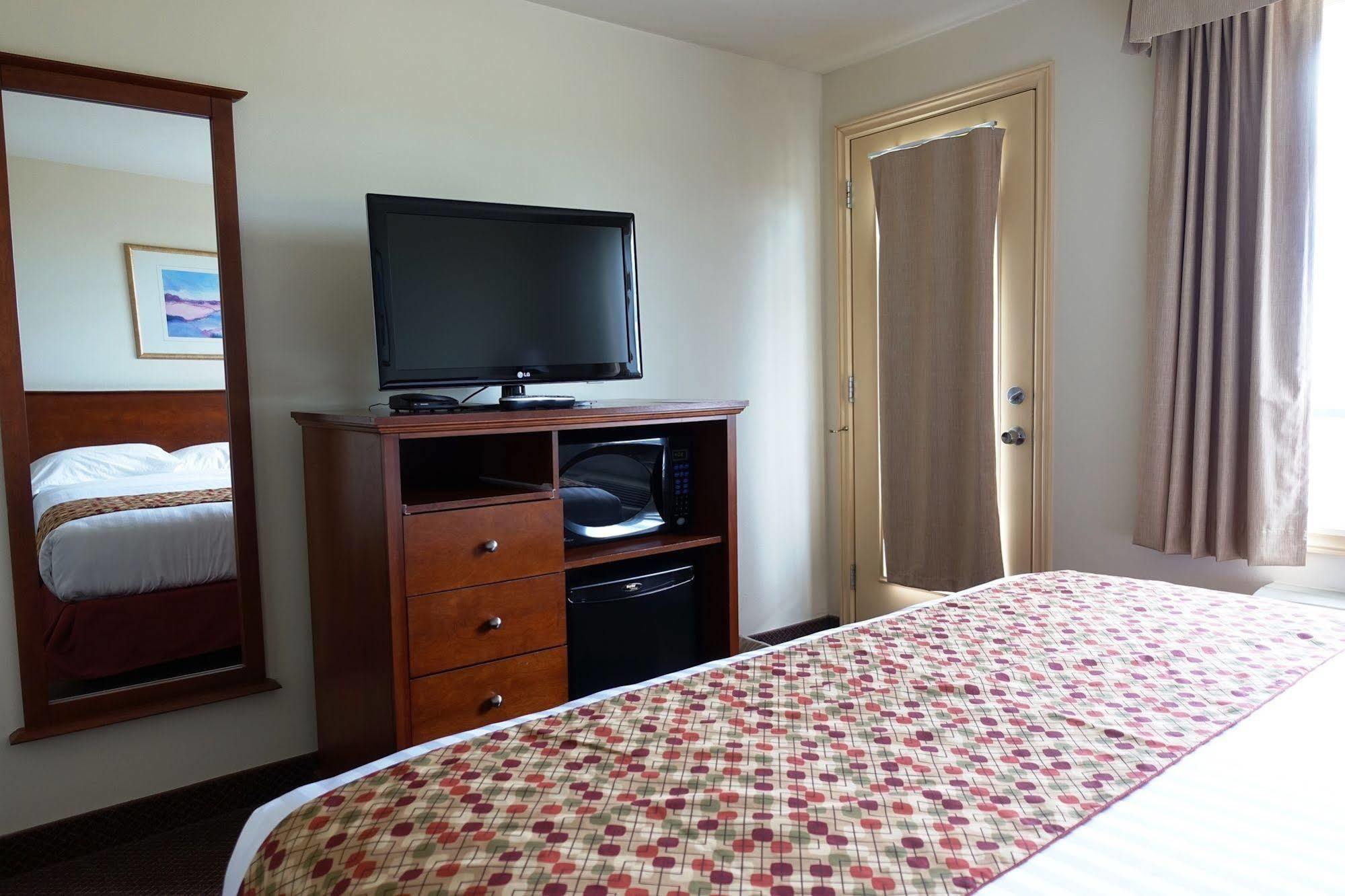 Super 8 By Wyndham Caraquet Exterior foto